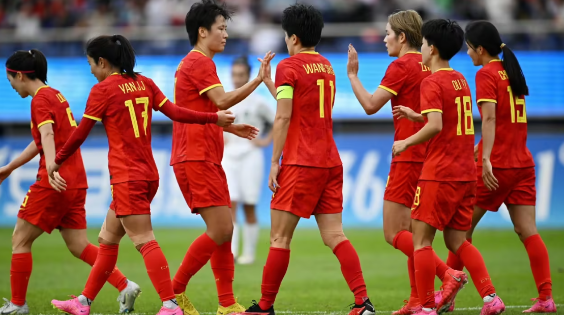 中国女足再次出征，队员斗志昂扬取胜的简单介绍