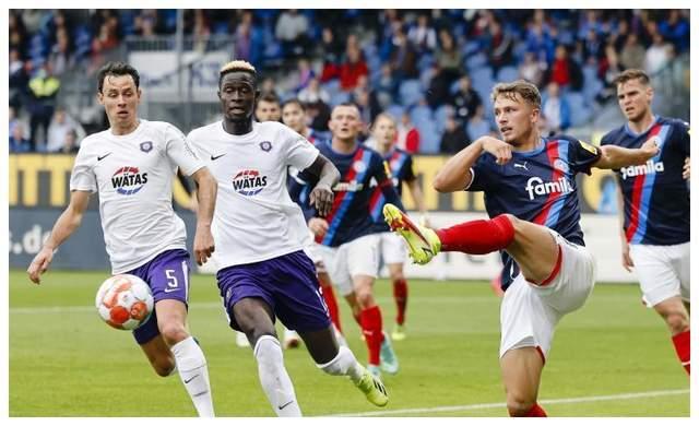 杏彩体育官网-包含柏林赫塔在客场逆转胜利，实现惊艳表现的词条