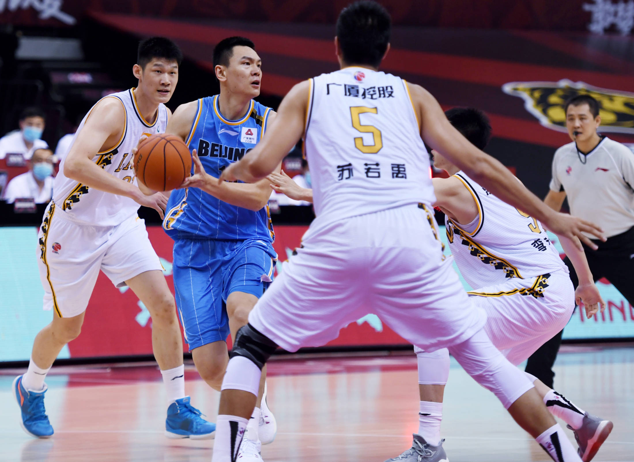 竞技状态低迷,国内球星成为焦点讨论的简单介绍 竞技状态低迷,国内球星成为焦点讨论的简单介绍