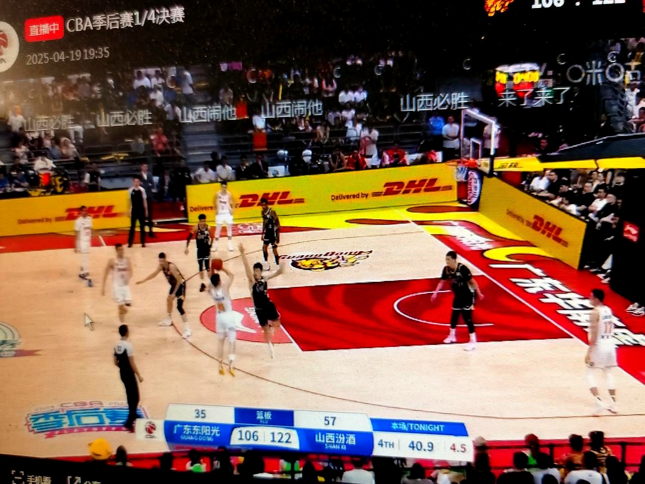 球队在比赛中展现强大实力,领先对手一步 球队在比赛中展现强大实力,领先对手一步