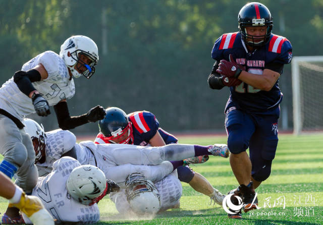 青海队主场作战，凭借团队合作击败对手的简单介绍