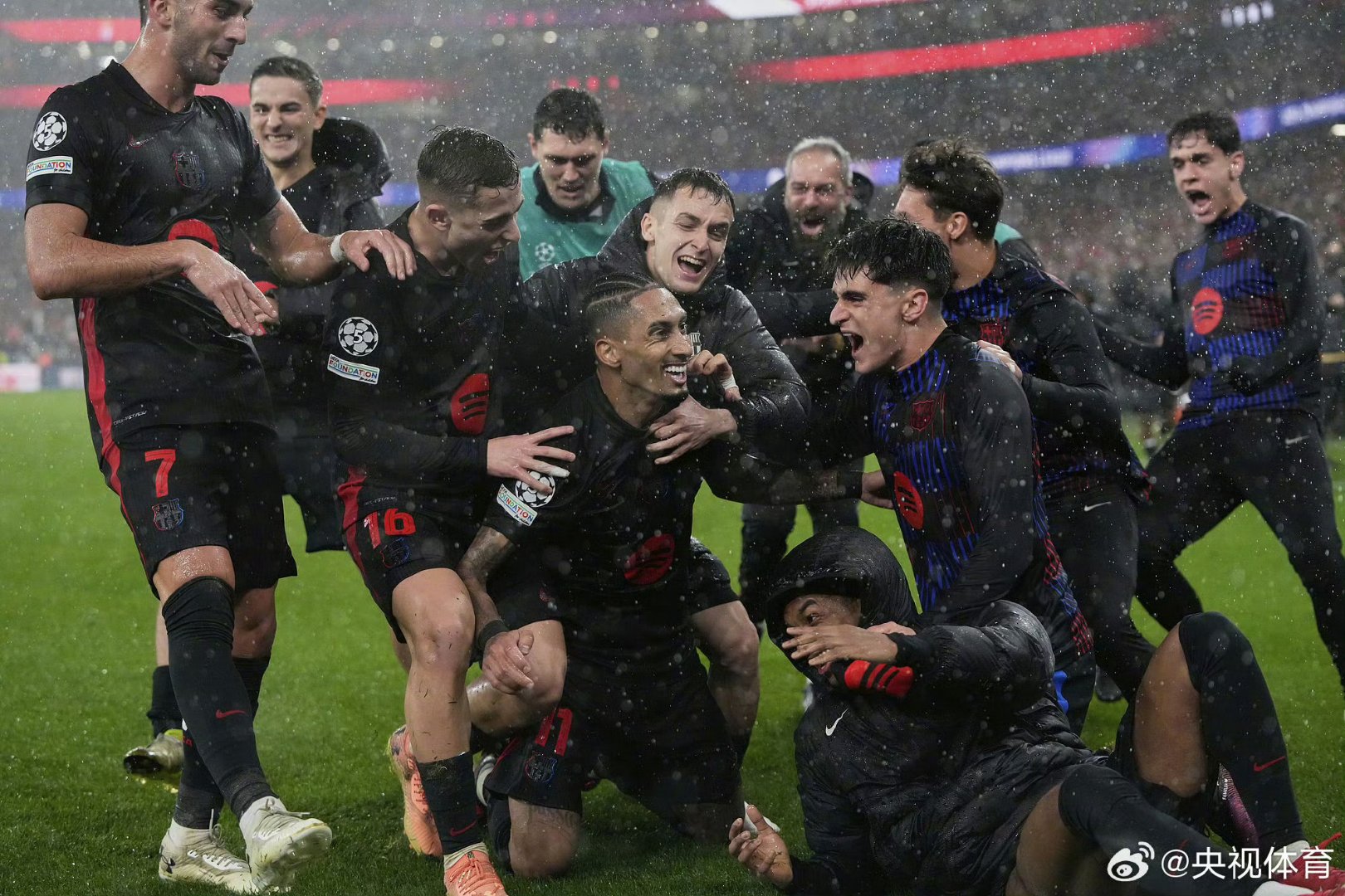 杏彩体育app-巴黎主场失利，客场比赛难度加大