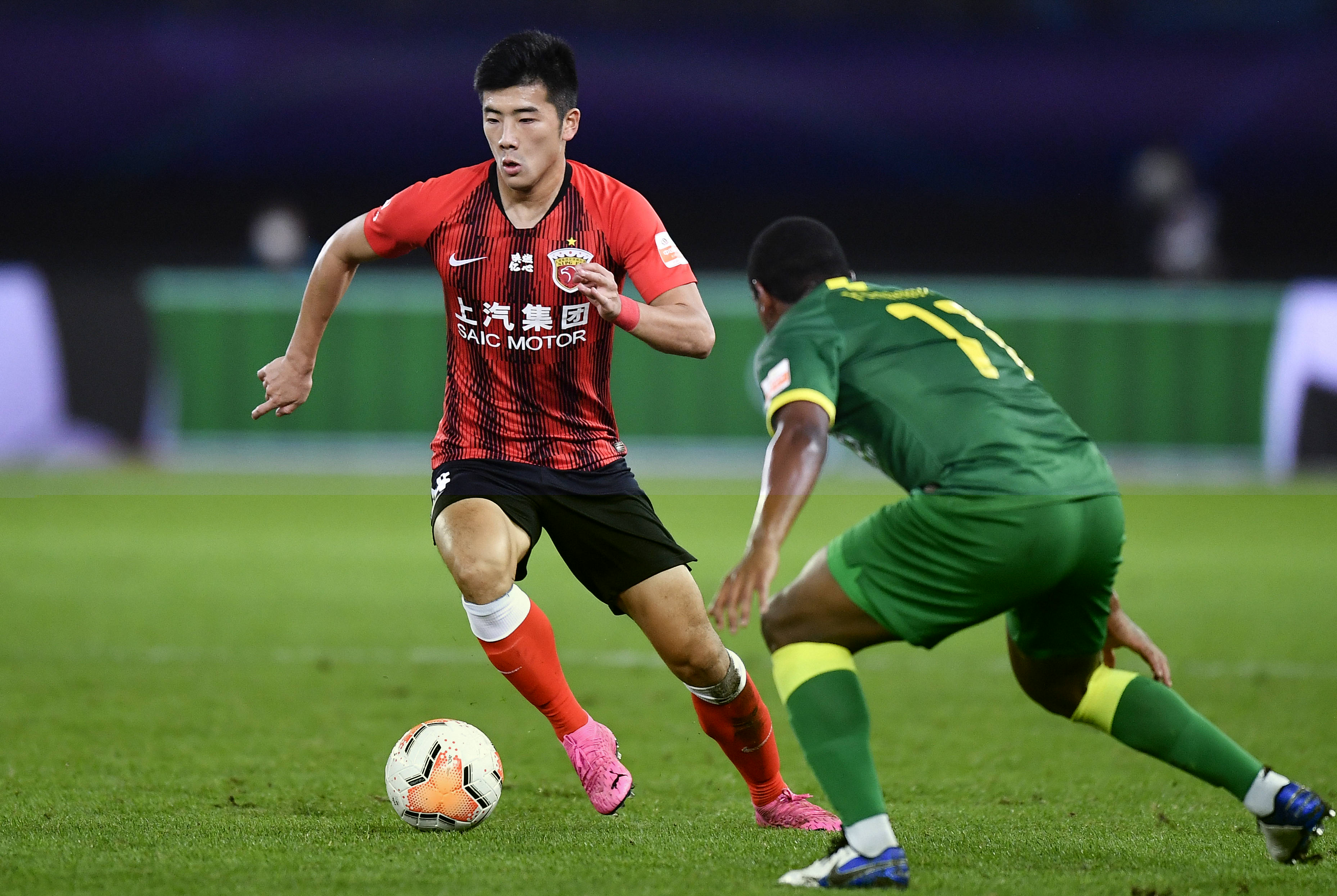 上海上港球员集训场合照曝光,团结备战下一场比赛 上海上港球员集训场合照曝光,团结备战下一场比赛