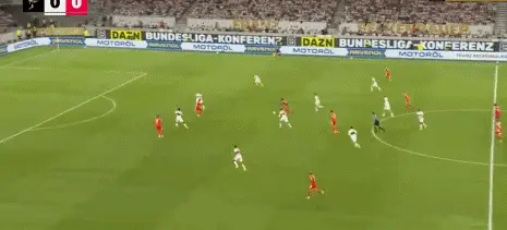 关于斯图加特防线硬如铁板，成功守住球门的信息