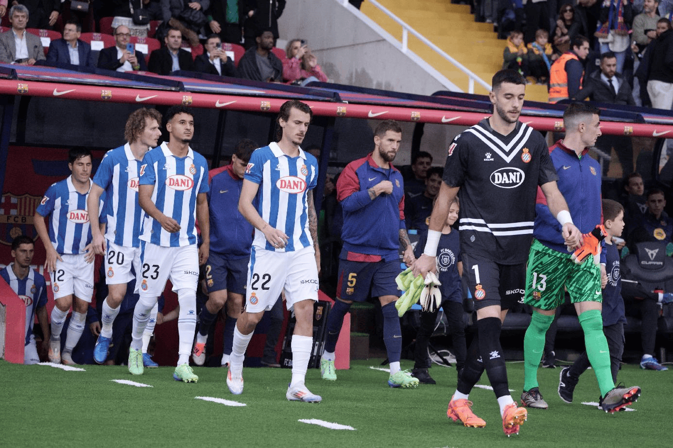 包含西班牙国家队备战国际杯赛,全力以赴争取胜利的词条 包含西班牙国家队备战国际杯赛,全力以赴争取胜利的词条