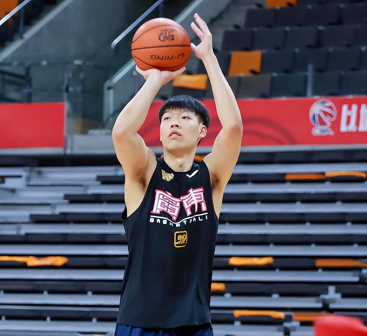 广东队主场进攻猛，成功逆转击败对手的简单介绍