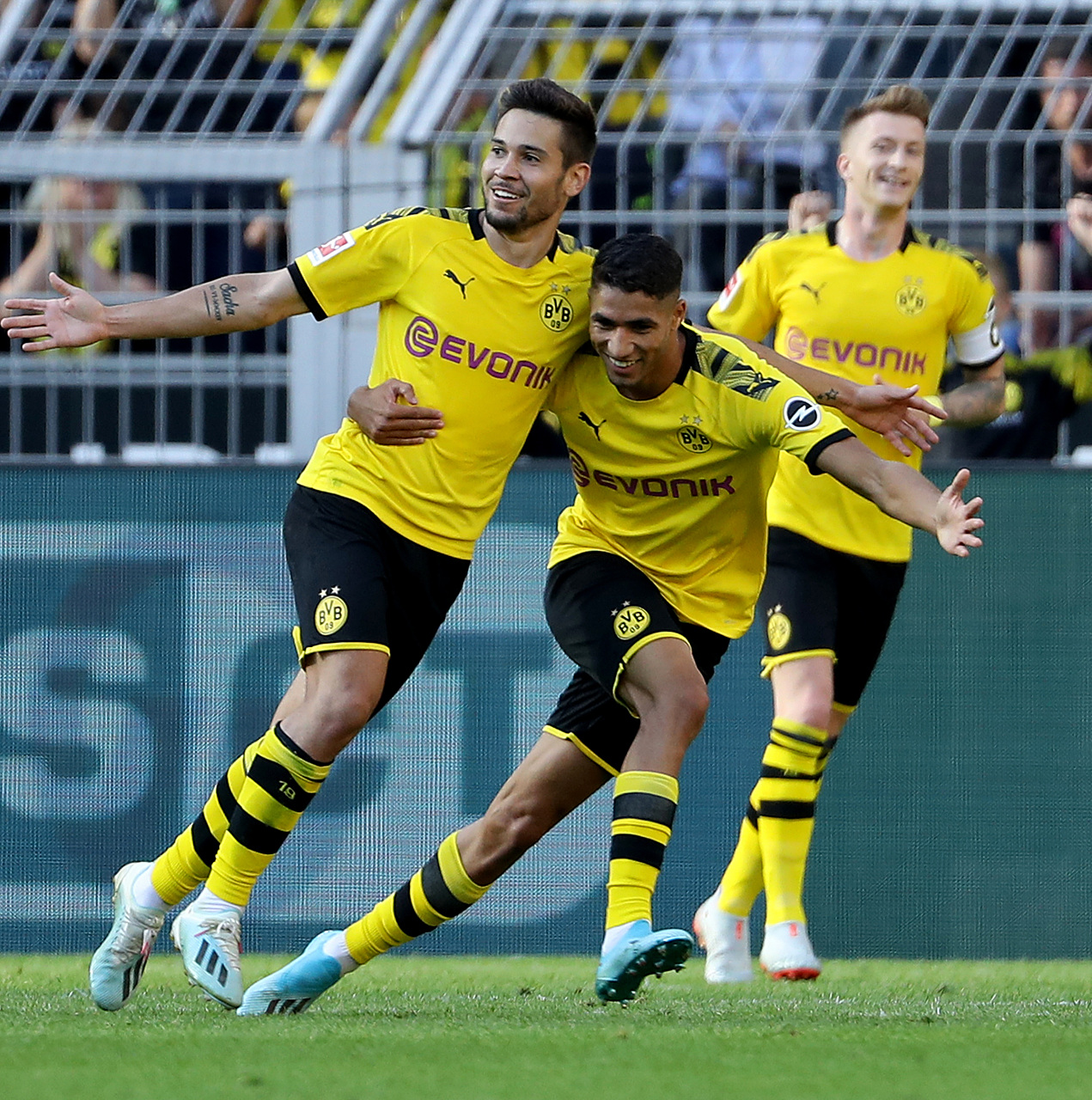 杏彩体育网页版登录入口-包含沙尔克险胜对手，保持在德甲中游位置的词条