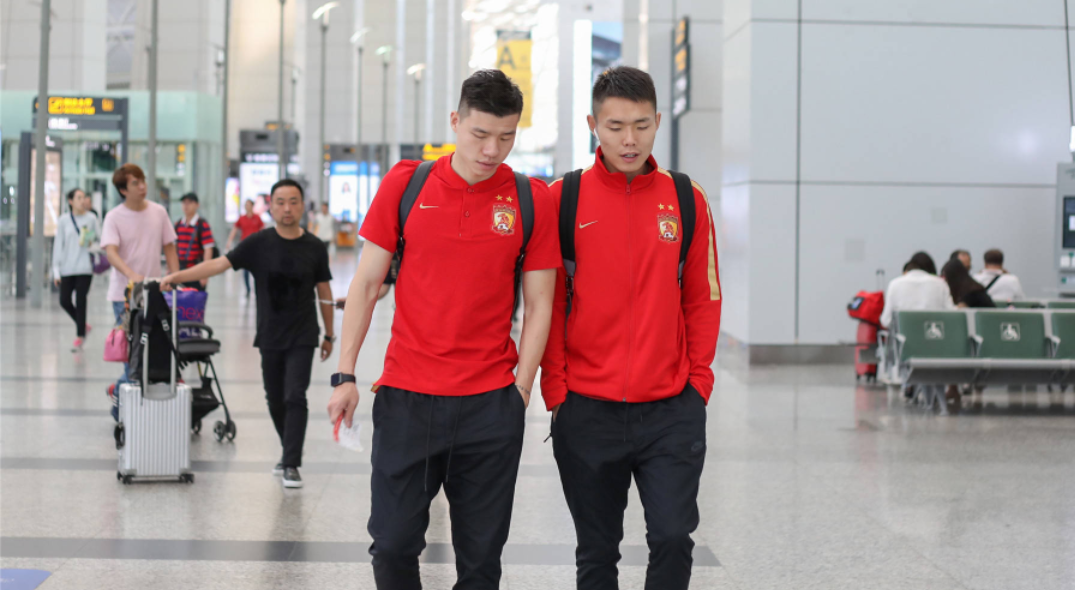 包含广州恒大客场逆转战胜大连一方,登上榜首位置的词条 包含广州恒大客场逆转战胜大连一方,登上榜首位置的词条