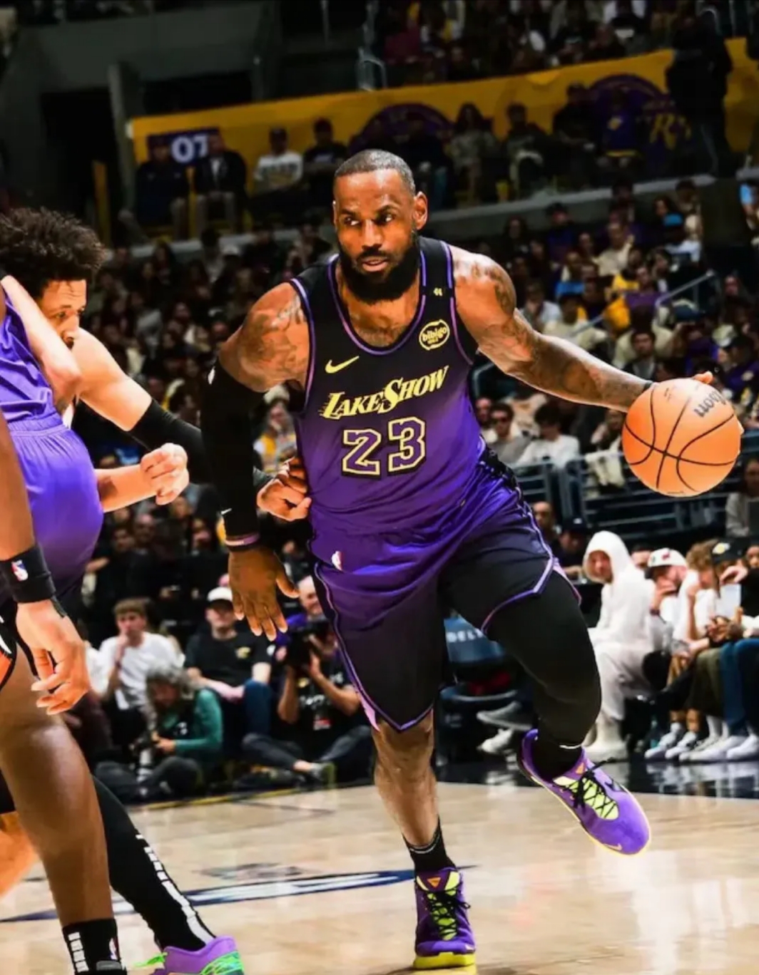 湖人不敌爵士，詹姆斯砍下30分