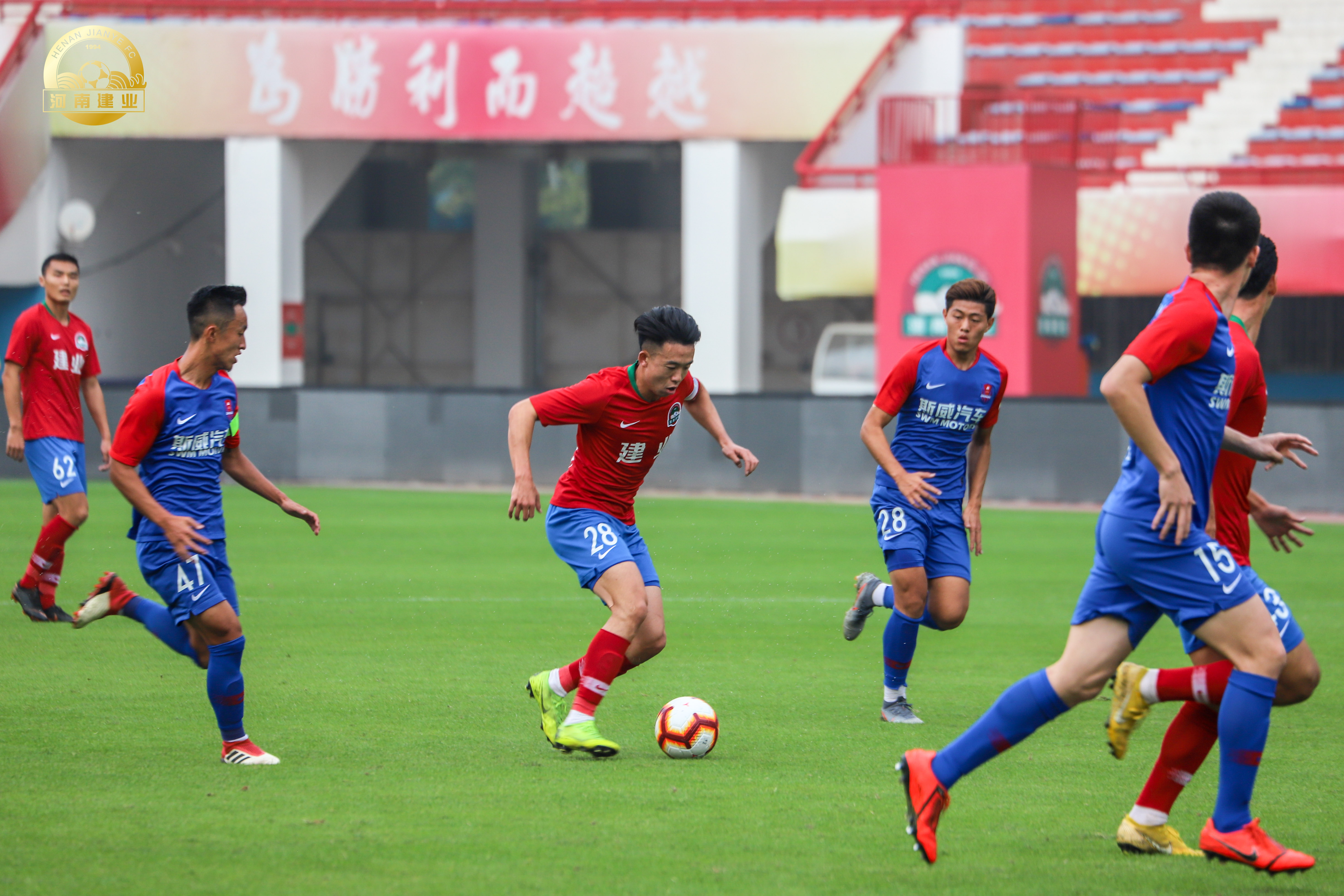 杏彩体育官方入口-河南建业球队训练备战，精神饱满的简单介绍